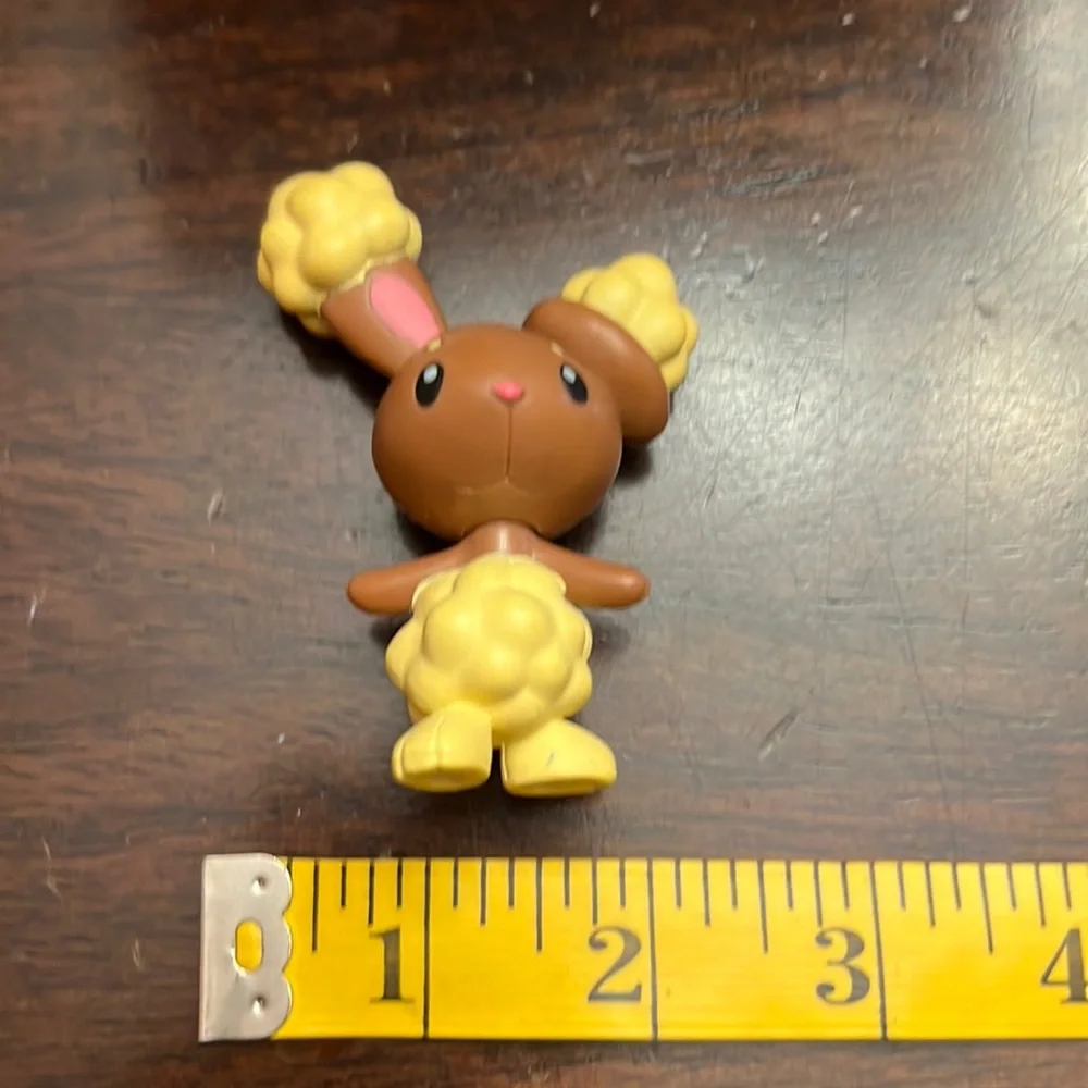 - POKEMON 2022 BUNEARY POKEBALL FIGURE
